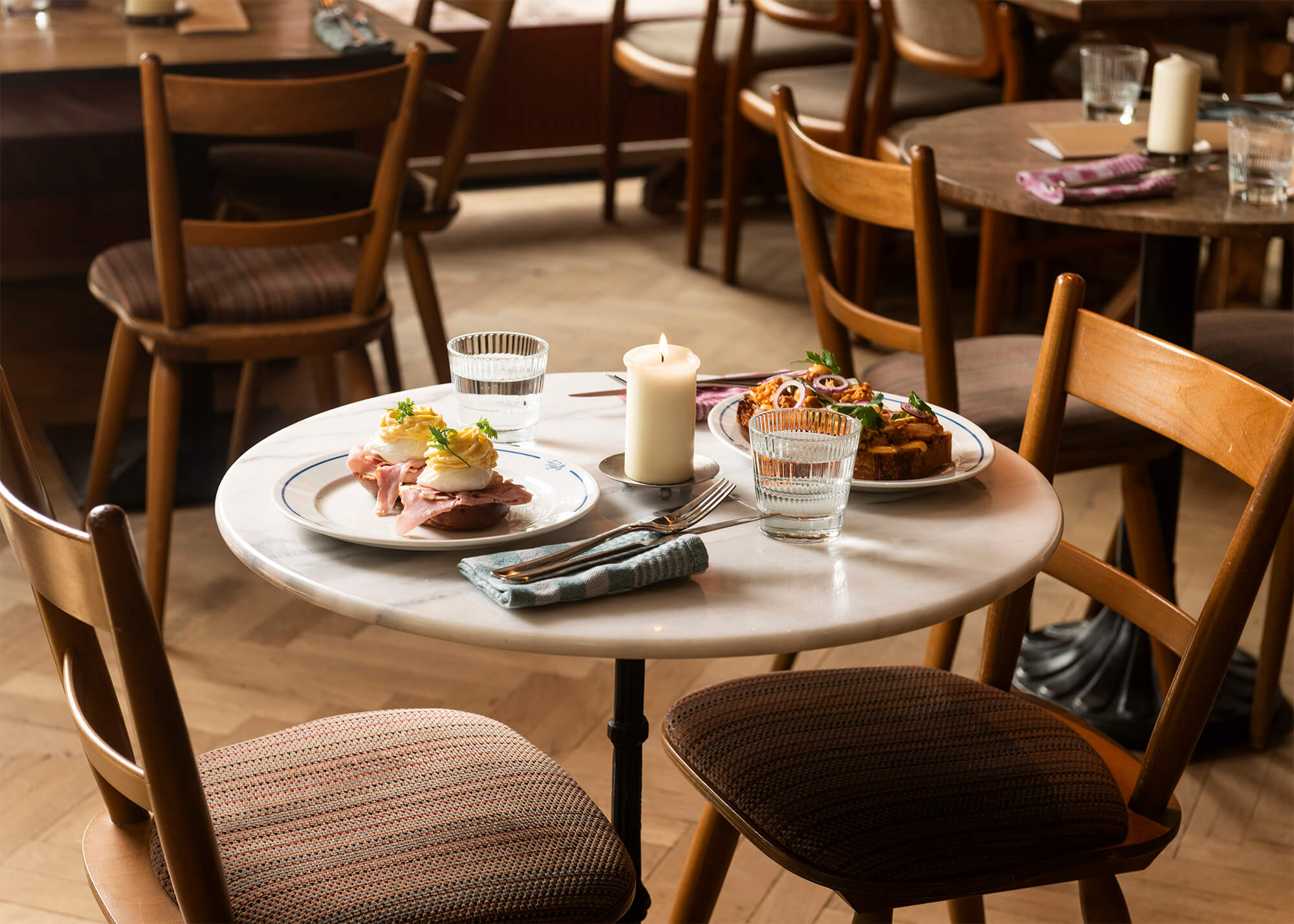 nadeche-nadeche_cafepigalle_interior_4